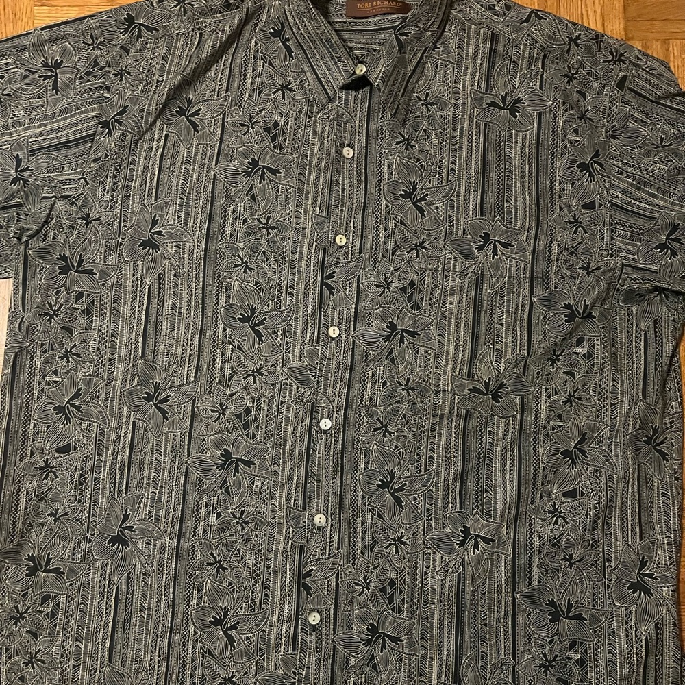 Tori Richard • Size XXL • Vintage Inspired Hawaiian Shirt • Black + Ivory Floral - Picture 3 of 6